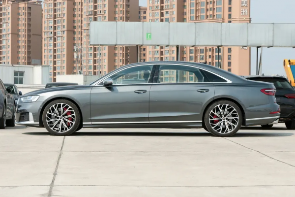 配V8發動機迸發571匹馬力,車長5309mm,解讀奧迪S8 配V8發動機迸發571匹馬力,車長5309mm,解讀奧迪S8
