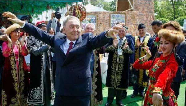 哈薩克風雲變幻卻翻不了天？這些原因讓中俄不能坐視鄰居內亂