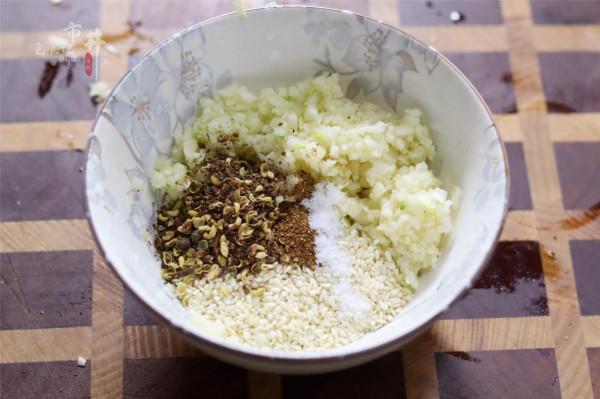 過年做涼拌菜，記住2款“通用涼拌汁”，葷菜素菜都適用，味道香