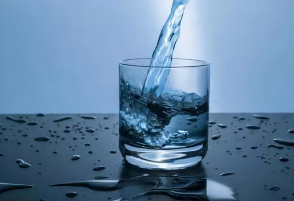 有人一喝水就尿多，有人卻兩個小時也不上廁所？哪類人身體更好