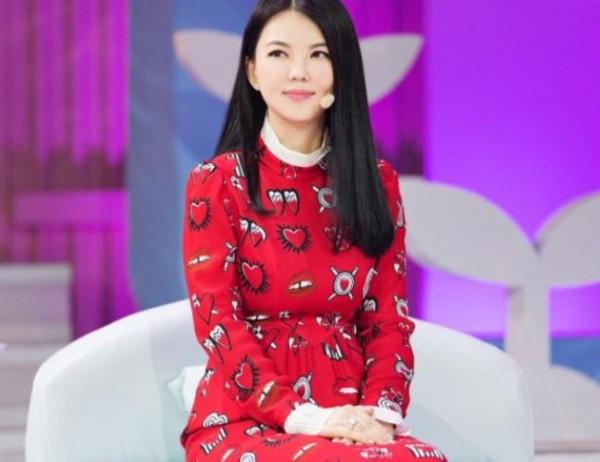 一月生活費高達15萬?王詩齡逃課看直播刷禮物,被李湘現場抓包 一月生活費高達15萬?王詩齡逃課看直播刷禮物,被李湘現場抓包