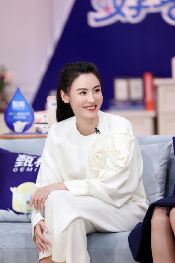 看譚松韻的幼態臉，果然雙子座都是自帶少年感