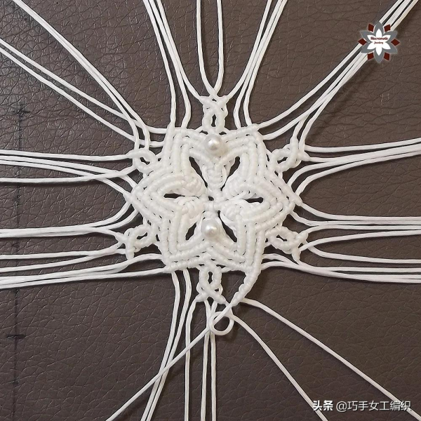 用繩子就能編出漂亮的雪花，超詳細的教程，一步一步教你編