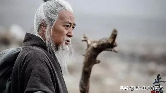 老農下葬後連降三日暴雨,路過相士感慨這家後人要發達,果然應驗 老農下葬後連降三日暴雨,路過相士感慨這家後人要發達,果然應驗