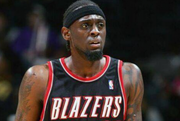 高中和喬丹單挑，18歲成為百萬富翁，被傷病摧毀的“加內特二世”