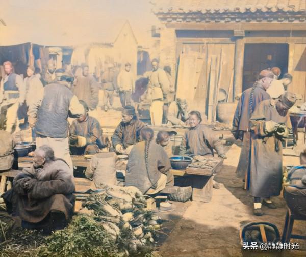 晚清老照片:老農到處拾糞,孔子後代與洋人喝酒,寶劍比人還要高 晚清老照片:老農到處拾糞,孔子後代與洋人喝酒,寶劍比人還要高