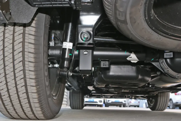 車長近5米，軸距2850mm，配2.0T發動機，榮威RX8表現如何