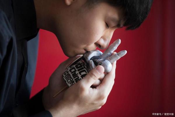 “新型啃老”開始了，父母難以察覺，還覺得孩子很孝順