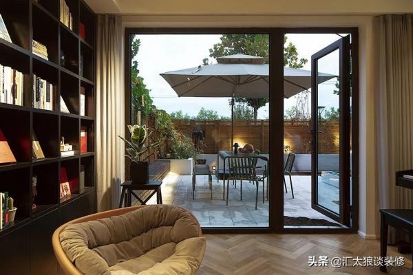 70㎡，有圖書館有咖啡角還有小花園，若有這樣一個家，還要啥別墅