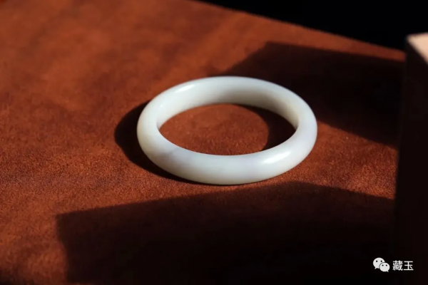 那些極為特殊的和田玉手鐲,誰不想擁有一個 那些極為特殊的和田玉手鐲,誰不想擁有一個
