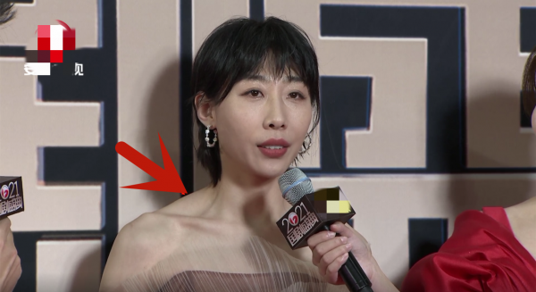 國劇盛典星光黯淡：鄧萃雯黎耀祥紅毯合體，董潔穿得像剝皮火腿腸