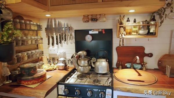 64歲姑娘賣房去流浪，把全世界裝進僅8㎡家：希望我老了能這麼酷