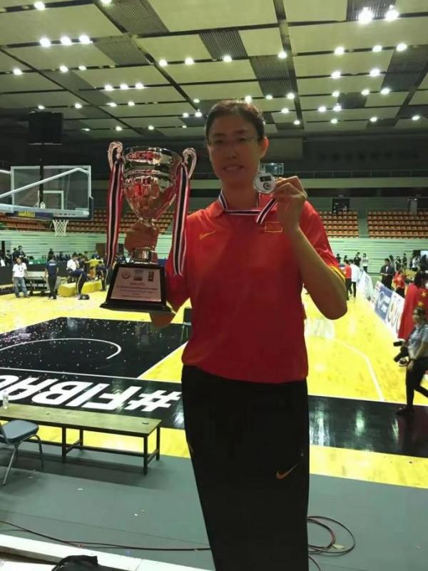 從軍區球員，到“籃球女神”！她隨國家隊出戰奧運，創我國女籃最好成績！