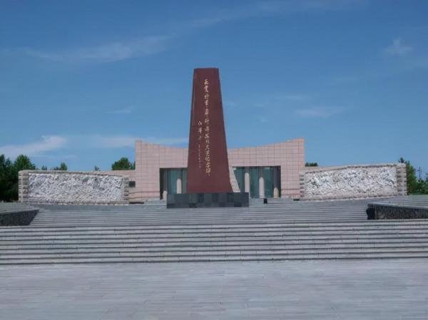 興凱湖當壁鎮：白稜河國界橋和王震將軍墓兩處景觀的背後