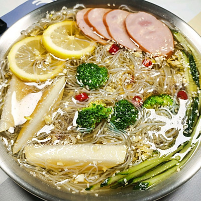 輕鬆幾步就能完成的撈汁粉絲,以後再也不愁下廚了 輕鬆幾步就能完成的撈汁粉絲,以後再也不愁下廚了