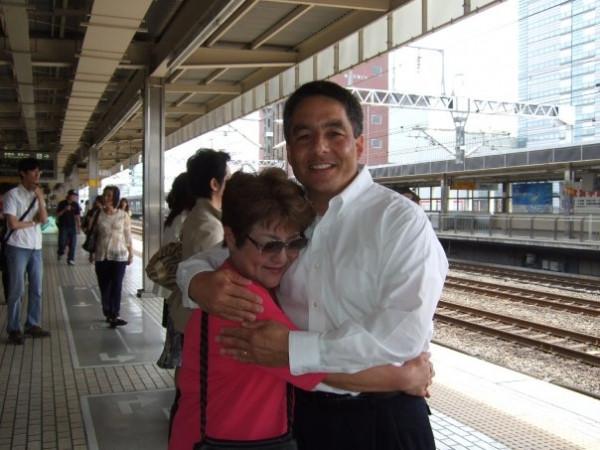 他46年後找到生母,才知道她用他的名字開了餐館,一直等他去找她 他46年後找到生母,才知道她用他的名字開了餐館,一直等他去找她