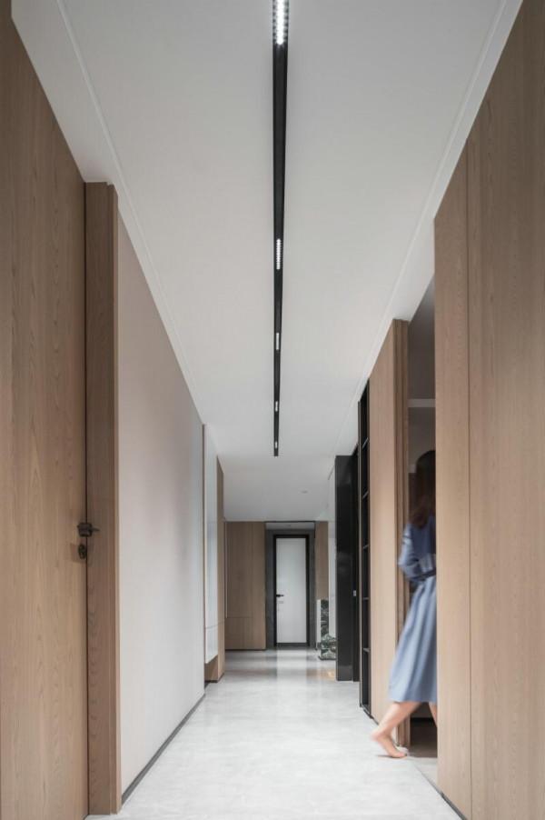 她拒絕斷舍離，將240㎡大宅打滿櫃子，完工後才知道有多實用