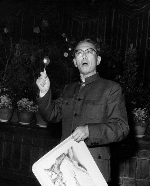 喬冠華有多強？聯合國大會仰天大笑，毛主席：一文能頂兩個坦克師