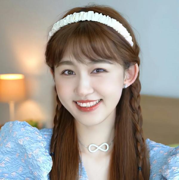 別再披頭散髮了!這幾款顯高吸睛的髮型,氣質又撩人 別再披頭散髮了!這幾款顯高吸睛的髮型,氣質又撩人