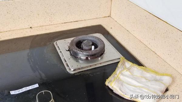 燃氣灶上放塊肥皂，原來作用太厲害了，解決了不少人困擾的煩惱
