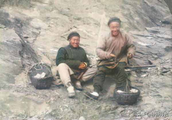 晚清老照片:男子酷似郭德綱,洋人拿刀叉吃中餐,汽車開到頤和園 晚清老照片:男子酷似郭德綱,洋人拿刀叉吃中餐,汽車開到頤和園