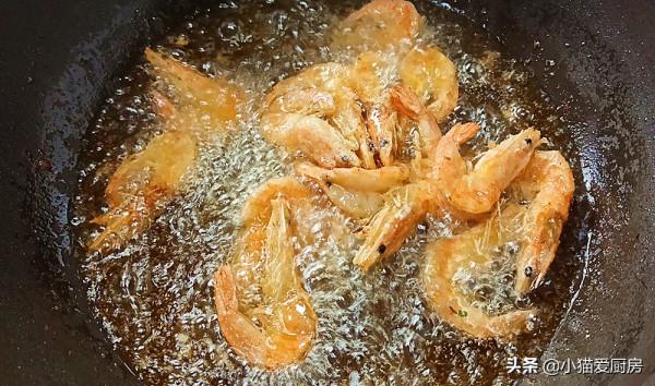 想吃乾鍋蝦不用去飯店，教你在家做，下酒又下飯一大鍋不夠吃