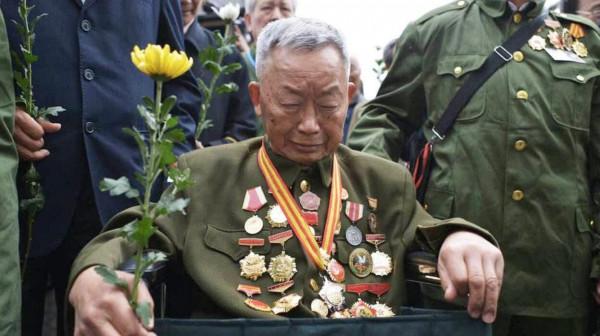 1990年，他找到老部隊：中學課文裡說我犧牲，我還活著呢