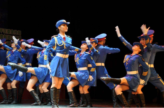 文藝兵的存在有多大意義?其實她們也在戰鬥,只是戰場是在軍營中 文藝兵的存在有多大意義?其實她們也在戰鬥,只是戰場是在軍營中