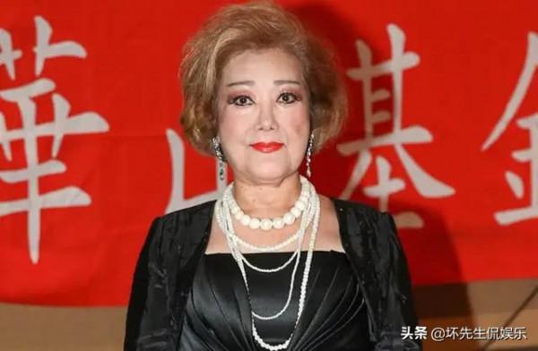 從甜美歌后到街頭乞丐，三任丈夫和一個兒子就這樣斷送了她的一生