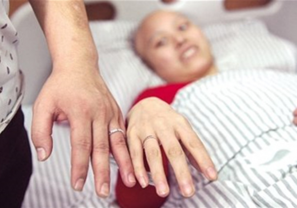 7年前，那個明知女友患癌將死、卻執意結婚的男孩，後來怎樣了？