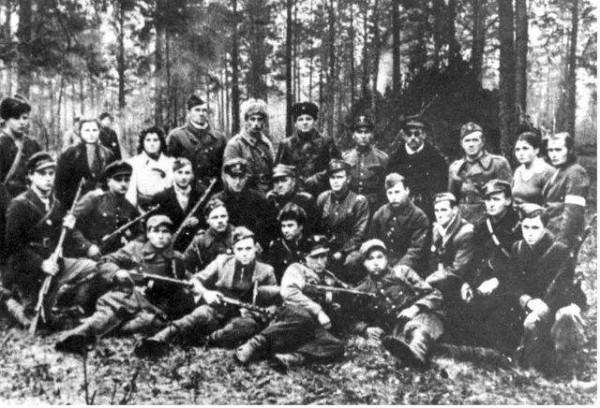 普京放下身份,高舉父親遺像參加遊行,他為何這麼做? 普京放下身份,高舉父親遺像參加遊行,他為何這麼做?