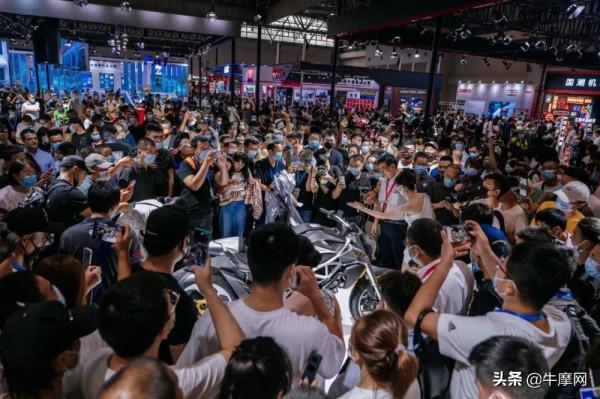 新年首雷，倔強的賽科龍也調價了