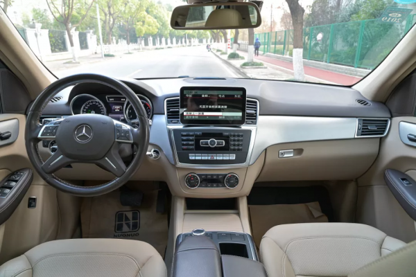 二手賓士ML320：3&period;0T&plus;7AT&plus;全時四驅，豪華SUV鼻祖，均衡之選