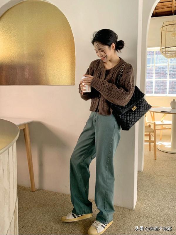 穿闊腿褲,別再搭小白鞋了!今秋流行搭這3雙鞋,顯高時髦還高階 穿闊腿褲,別再搭小白鞋了!今秋流行搭這3雙鞋,顯高時髦還高階