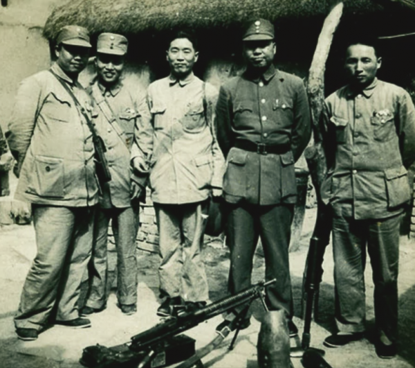 關麟徵宣佈蔣介石決定，會上哭聲一片，杜聿明回憶：我含淚登車