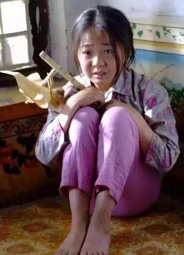 還記得《暖春》中的小花麼，如今長相驚豔，無幾人能認出！