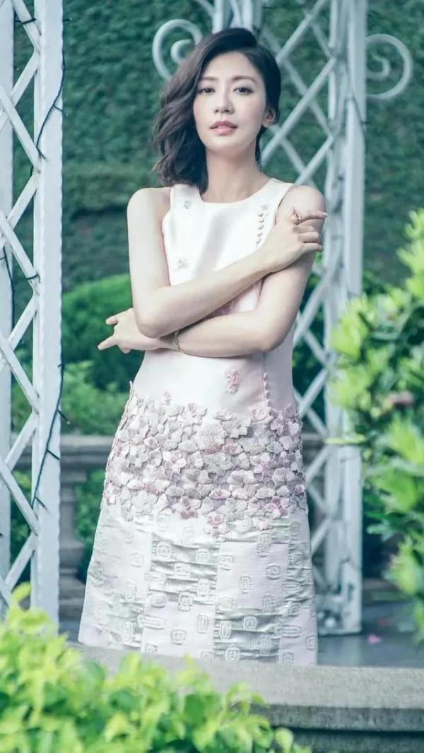 “風情女神”賈靜雯到底有多美？（多圖）