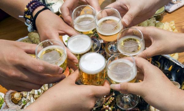 無酒不成席，揭秘4種醒酒“神器”，酒後多吃，解酒暖胃不傷身