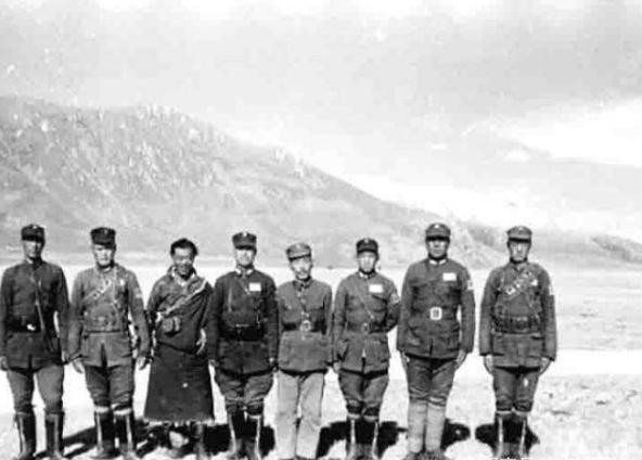 85年反蠶食鬥爭，直升機吊運邊防團長遺體，牧民含淚：看，他在飛