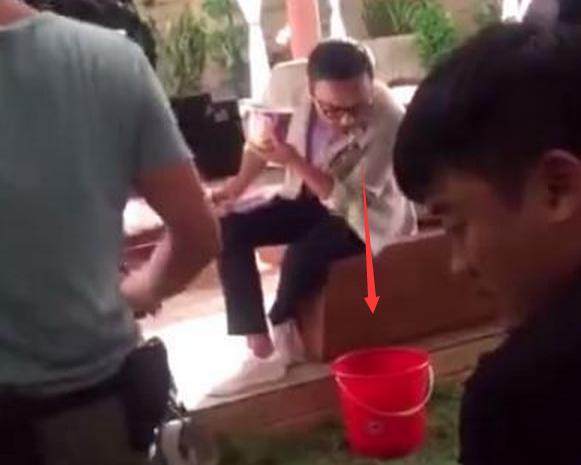 粉絲替汪涵打抱不平，他又沒有用腳踩酸菜，憑什麼要讓無辜者擔責