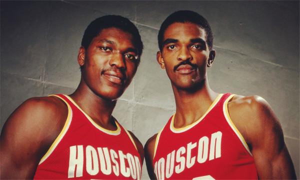 新秀賽季就入選全明星，2米2的彈跳狂人，運動能力爆炸的中鋒