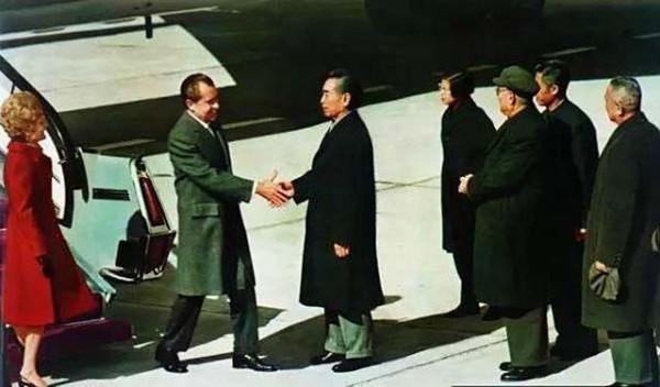 美國海軍首次訪華態度傲慢，入港不掛滿旗，我方直接撤走儀仗隊