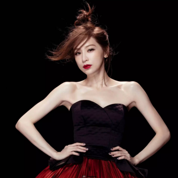 王心凌外出遊玩又“破費”了,一頂草帽要4千多,效果時髦又減齡 王心凌外出遊玩又“破費”了,一頂草帽要4千多,效果時髦又減齡