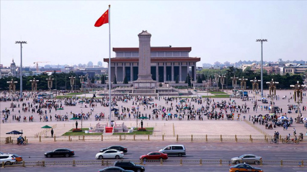 美國小夥認為中國落後破敗，來到中國一探究竟，結果不願再回美國