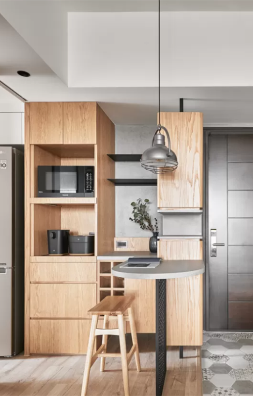 進門延伸張弧形書桌，玄關儲存、用餐區一次性搞定，實用無敵