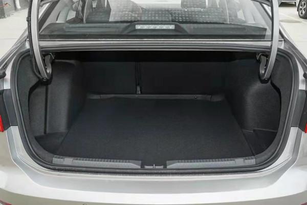 大眾朗逸：外觀時尚，搭載1.5L+113馬力，後備廂容積510L