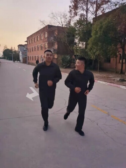 兩個月減40多斤，他為啥這麼拼？