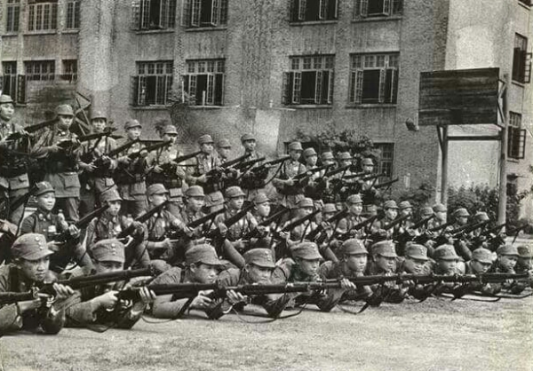 中國軍隊1944年仍慘敗給日軍,為啥沒幾年就能打敗美英17國聯軍? 中國軍隊1944年仍慘敗給日軍,為啥沒幾年就能打敗美英17國聯軍?