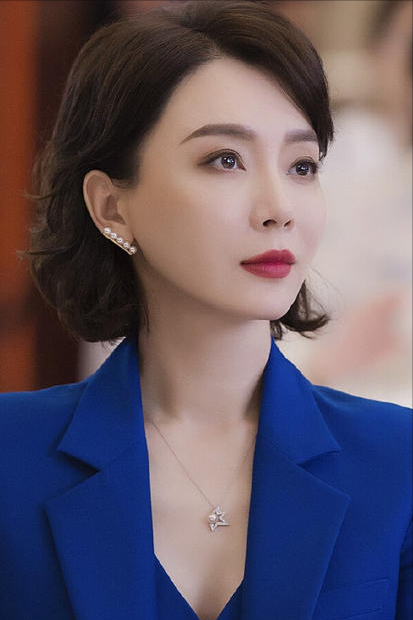 秒殺白蓮花,氣場兩米八的6位女星,誰是你心中的職場女王? 秒殺白蓮花,氣場兩米八的6位女星,誰是你心中的職場女王?