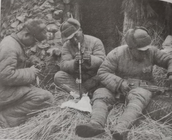 志願軍8連防守前沿坑道數月，換防時全連都想繼續堅守，不願下來